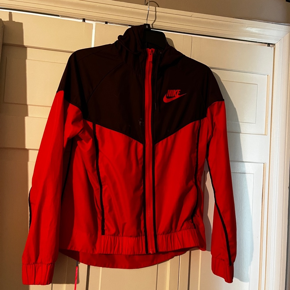 nike wind breaker